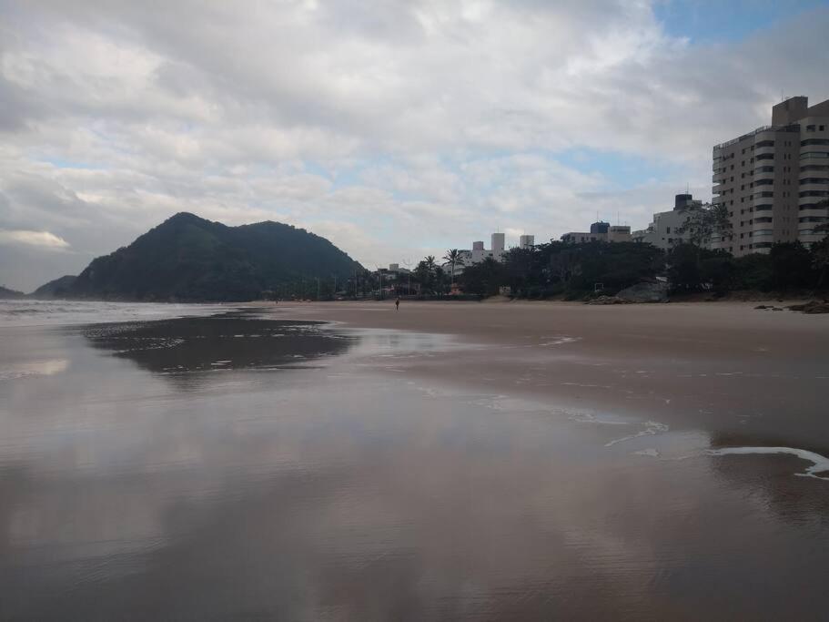 Apto Praia Do Tombo 瓜鲁雅 外观 照片