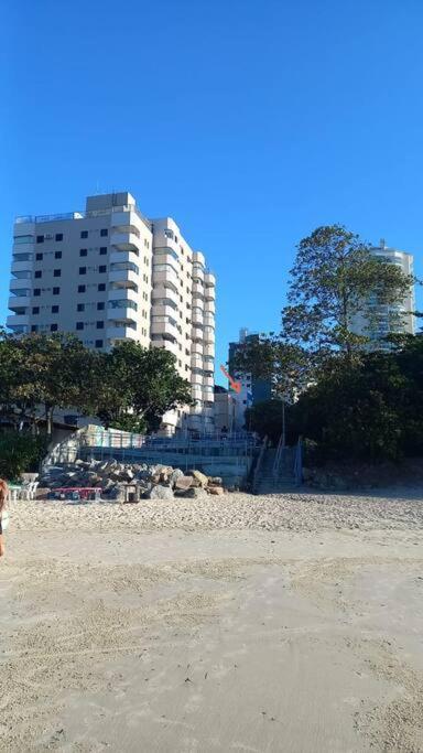 Apto Praia Do Tombo 瓜鲁雅 外观 照片
