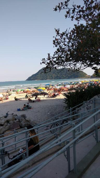 Apto Praia Do Tombo 瓜鲁雅 外观 照片